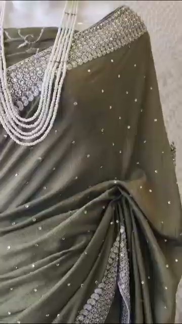 Emerald Stone Embellished Saree - Image 3